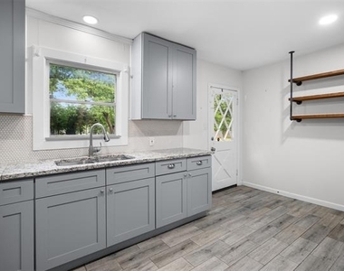 920 N Virginia Street - Photo Thumbnail 15
