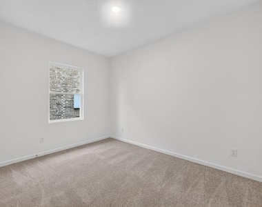 2128 Meadow Park Drive - Photo Thumbnail 11