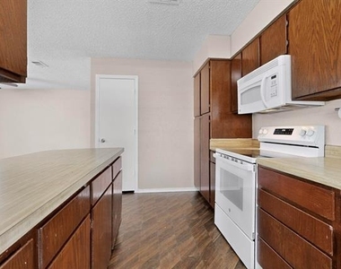 912 N Nursery Road - Photo Thumbnail 10