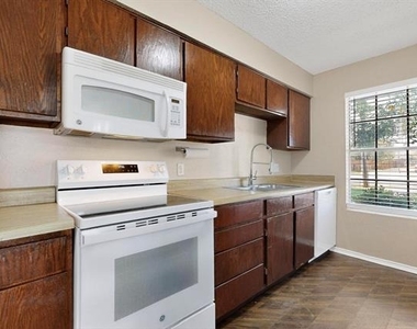 912 N Nursery Road - Photo Thumbnail 11