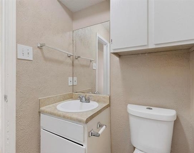 912 N Nursery Road - Photo Thumbnail 13