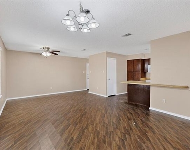 912 N Nursery Road - Photo Thumbnail 4