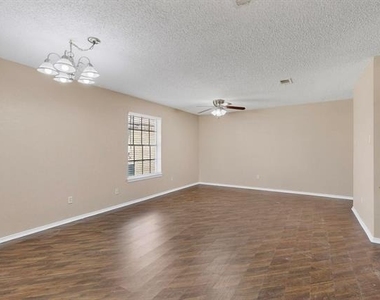 912 N Nursery Road - Photo Thumbnail 3