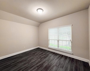 126 Wilmington Drive - Photo Thumbnail 18