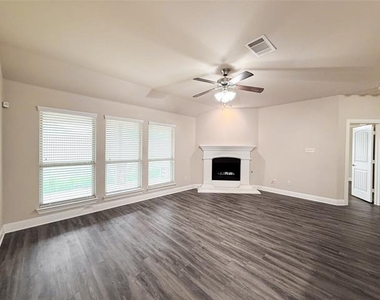126 Wilmington Drive - Photo Thumbnail 8