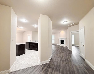 126 Wilmington Drive - Photo Thumbnail 6