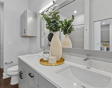 1735 N Greenville Avenue - Photo Thumbnail 8