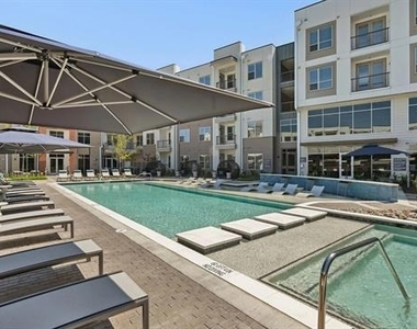 1735 N Greenville Avenue - Photo Thumbnail 1