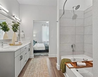 1735 N Greenville Avenue - Photo Thumbnail 7