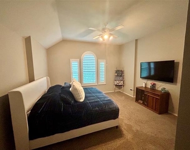 6400 Sidney Lane - Photo Thumbnail 18