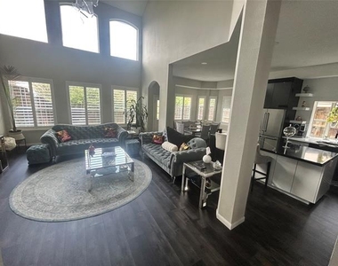 6400 Sidney Lane - Photo Thumbnail 7