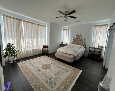 6400 Sidney Lane - Photo Thumbnail 14