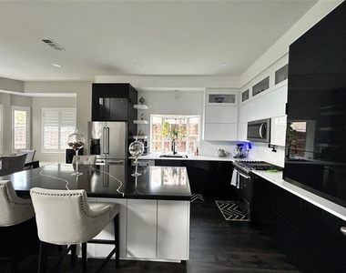 6400 Sidney Lane - Photo Thumbnail 13