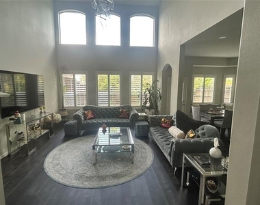 6400 Sidney Lane - Photo Thumbnail 8