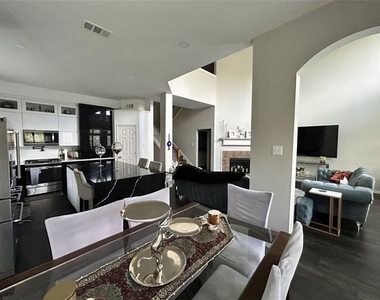 6400 Sidney Lane - Photo Thumbnail 10