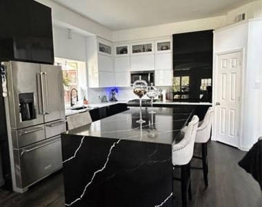 6400 Sidney Lane - Photo Thumbnail 11
