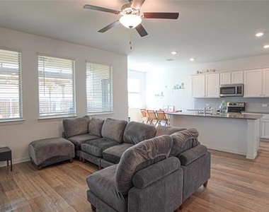 733 Alden Drive - Photo Thumbnail 3