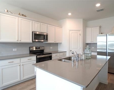 733 Alden Drive - Photo Thumbnail 4