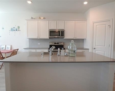 733 Alden Drive - Photo Thumbnail 5