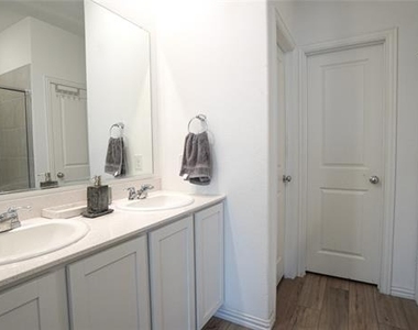 733 Alden Drive - Photo Thumbnail 9