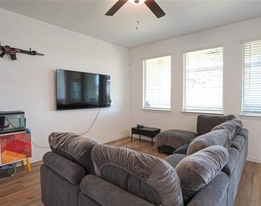 733 Alden Drive - Photo Thumbnail 2