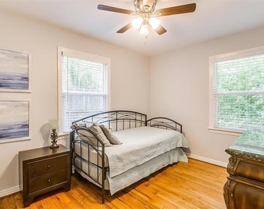 4704 Collinwood Avenue - Photo Thumbnail 21