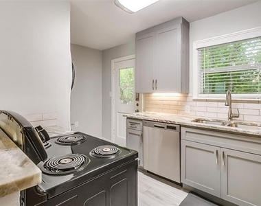 4704 Collinwood Avenue - Photo Thumbnail 14