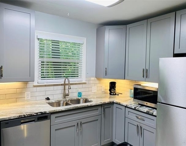 4704 Collinwood Avenue - Photo Thumbnail 11
