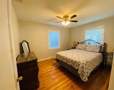 4704 Collinwood Avenue - Photo Thumbnail 17