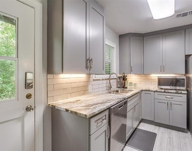 4704 Collinwood Avenue - Photo Thumbnail 13