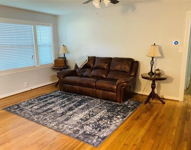 4704 Collinwood Avenue - Photo Thumbnail 3
