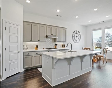 525 Overton Avenue - Photo Thumbnail 6