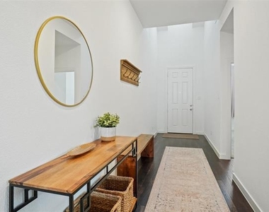 525 Overton Avenue - Photo Thumbnail 1