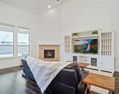 525 Overton Avenue - Photo Thumbnail 3