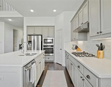 525 Overton Avenue - Photo Thumbnail 7