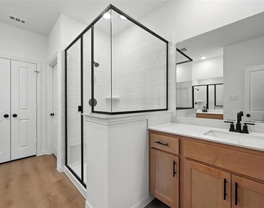 630 Redwood Way - Photo Thumbnail 12