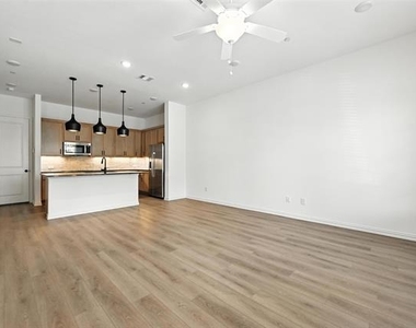 630 Redwood Way - Photo Thumbnail 3
