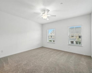 630 Redwood Way - Photo Thumbnail 9