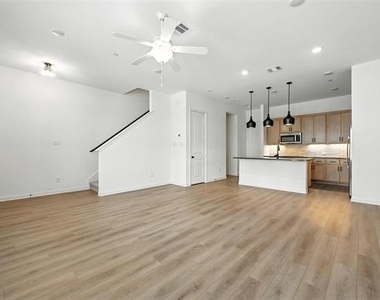 630 Redwood Way - Photo Thumbnail 2