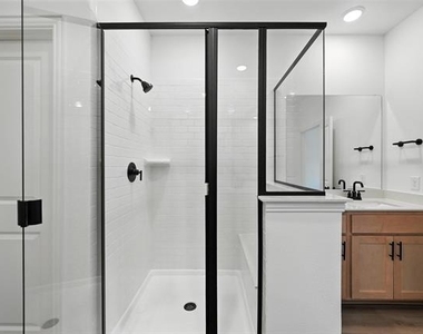 630 Redwood Way - Photo Thumbnail 13