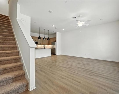 630 Redwood Way - Photo Thumbnail 1