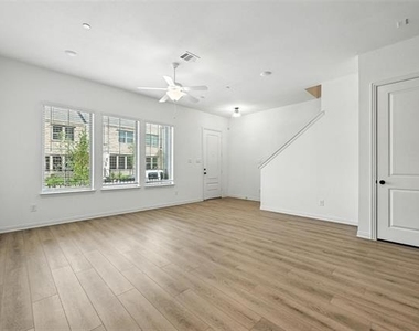 630 Redwood Way - Photo Thumbnail 4