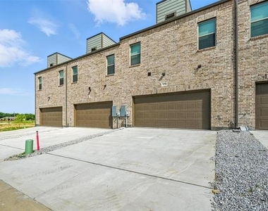 630 Redwood Way - Photo Thumbnail 20