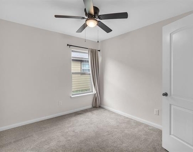 4536 Skipador Drive - Photo Thumbnail 7