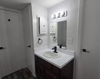 3954 Altoona Drive - Photo Thumbnail 9