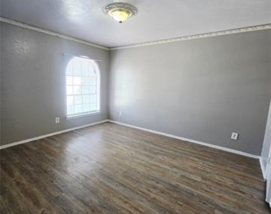 3954 Altoona Drive - Photo Thumbnail 4