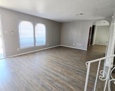 3954 Altoona Drive - Photo Thumbnail 2