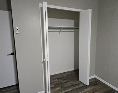 3954 Altoona Drive - Photo Thumbnail 5