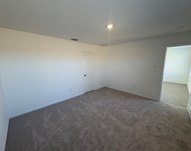 1633 Limpkin Drive - Photo Thumbnail 9