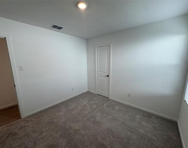 1633 Limpkin Drive - Photo Thumbnail 15